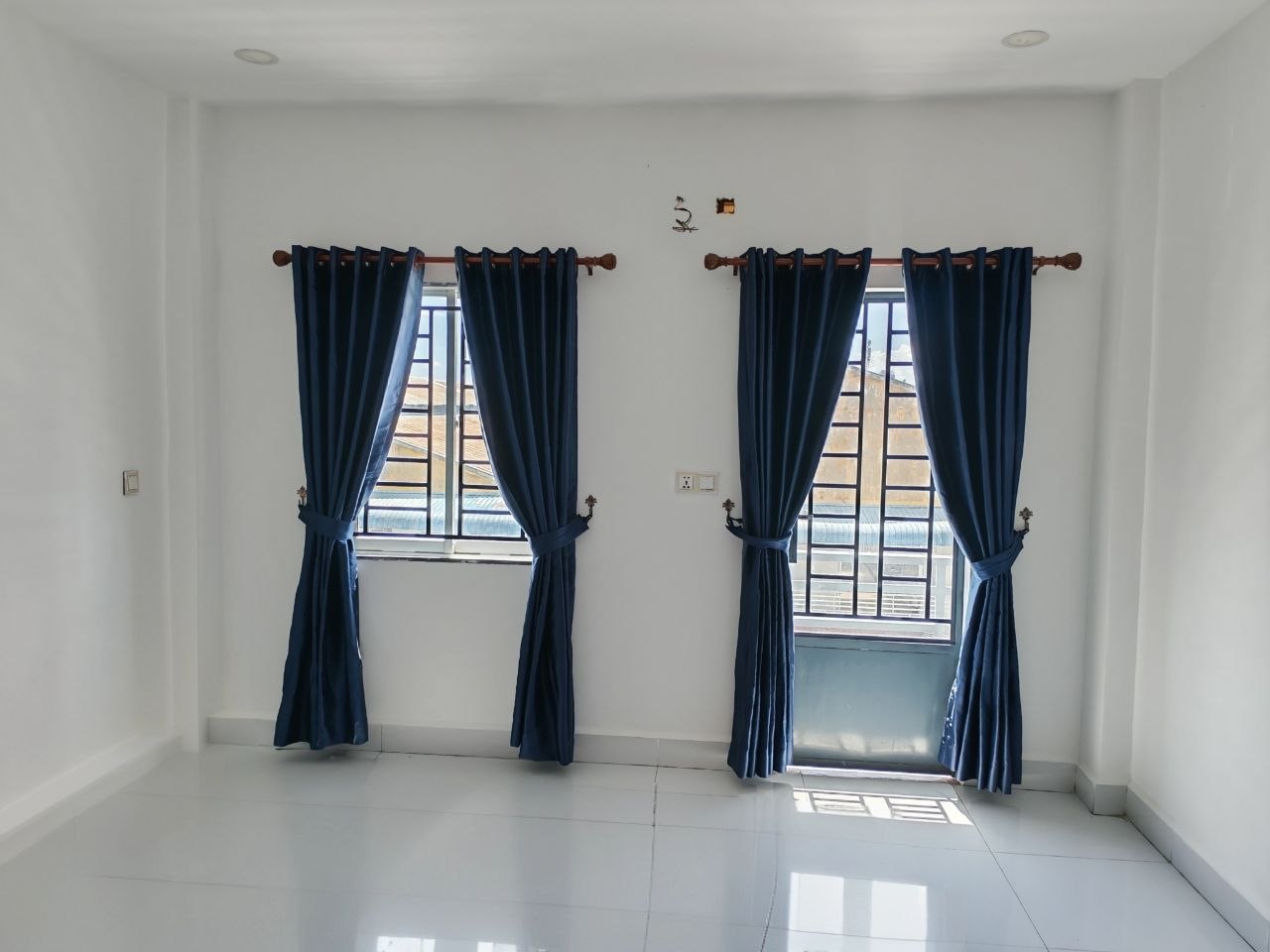 បន្ទប់ទោល មានផ្ទះបាយ
