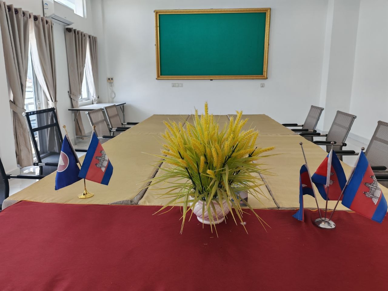បន្ទប់ប្រជុំកម្រឹតមធ្យម