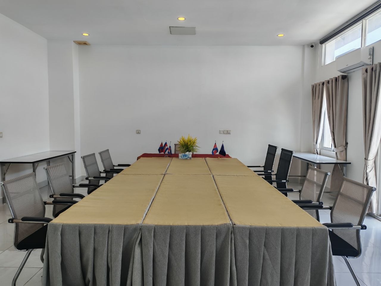 បន្ទប់ប្រជុំកម្រឹតមធ្យម