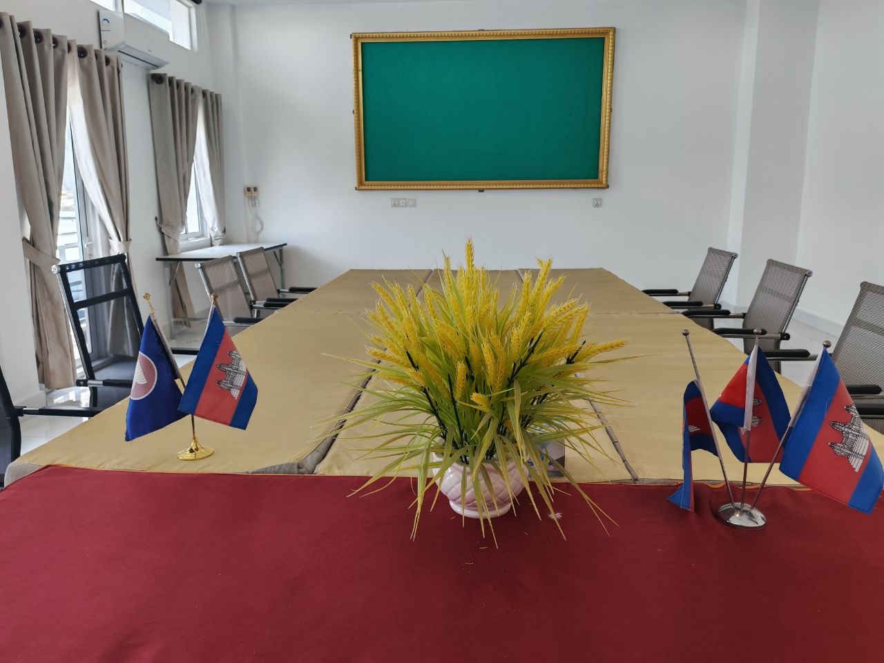 បន្ទប់ប្រជុំកម្រឹតមធ្យម